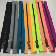 Fermeture à glissière en nylon coloré de haute qualité # 5 Zipper